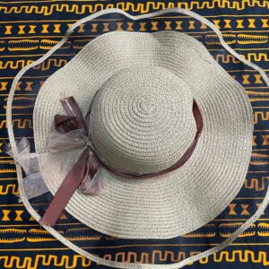 Beach hat with transparent finishing